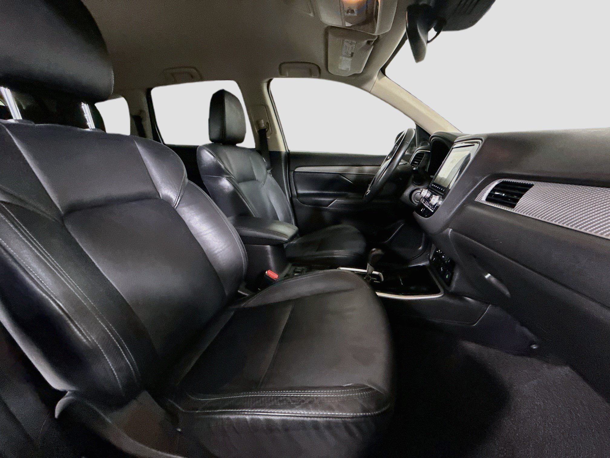 Used 2020 Mitsubishi Outlander LE FWD image 29