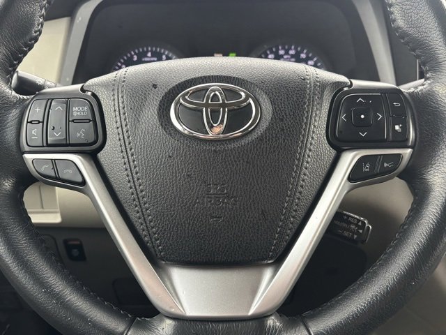 Used 2020 Toyota Sienna XLE w/ XLE Navigation Package image 18