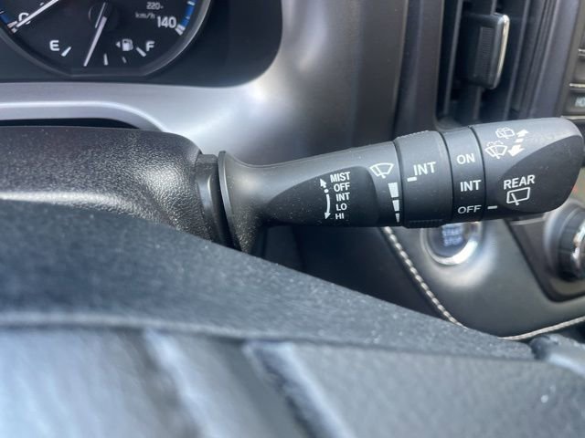 Used 2018 Toyota RAV4 XLE AWD/4WD image 30