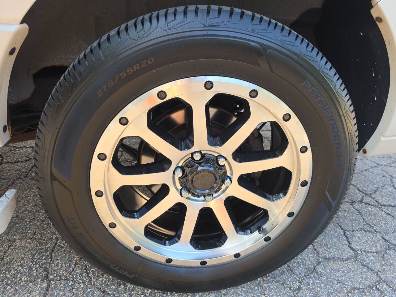 Used 2010 Lincoln Navigator 4WD image 16