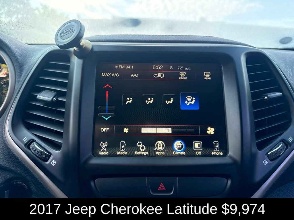 Used 2017 Jeep Cherokee Latitude FWD image 25