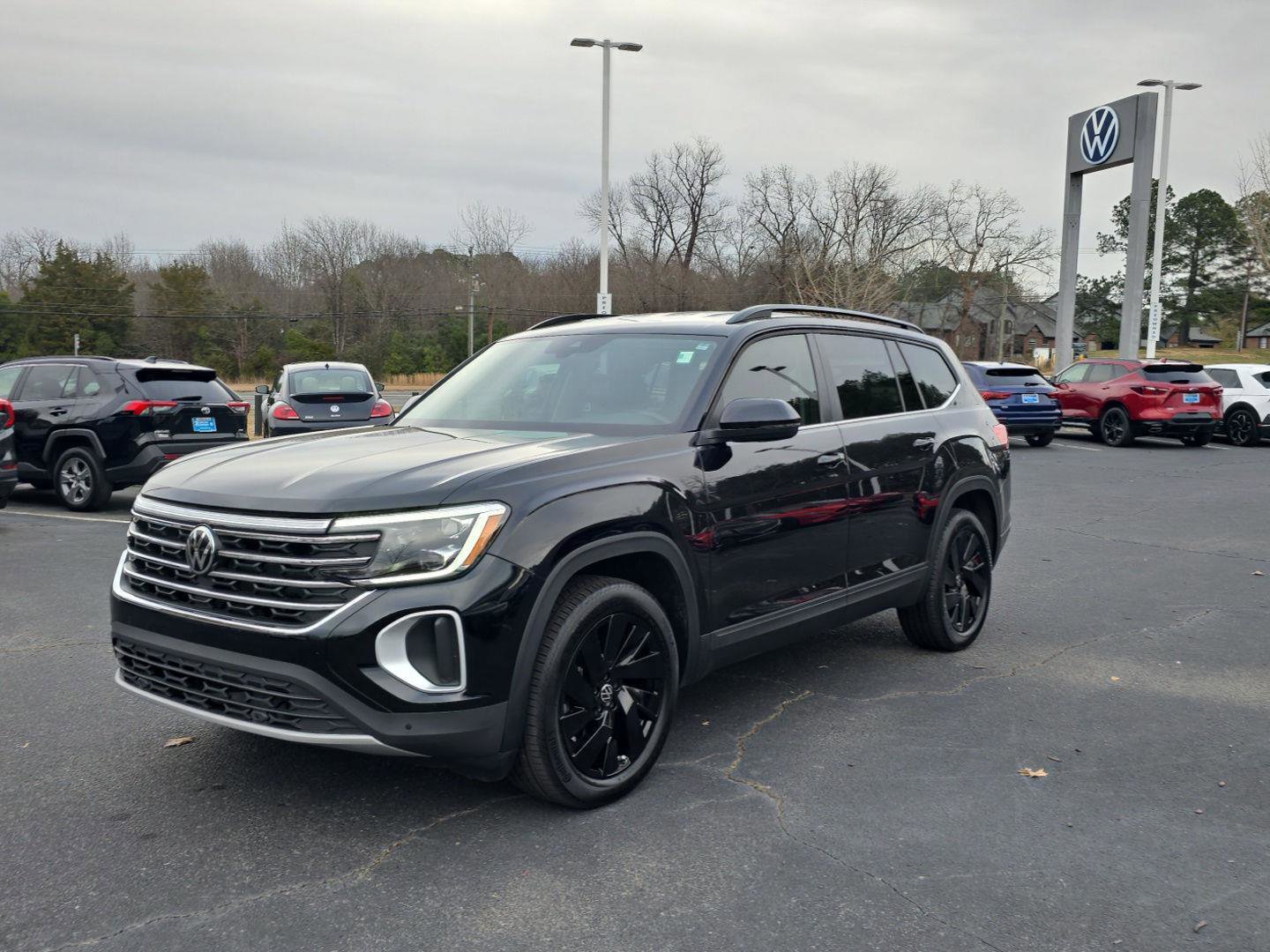 Certified 2025 Volkswagen Atlas SE image 3