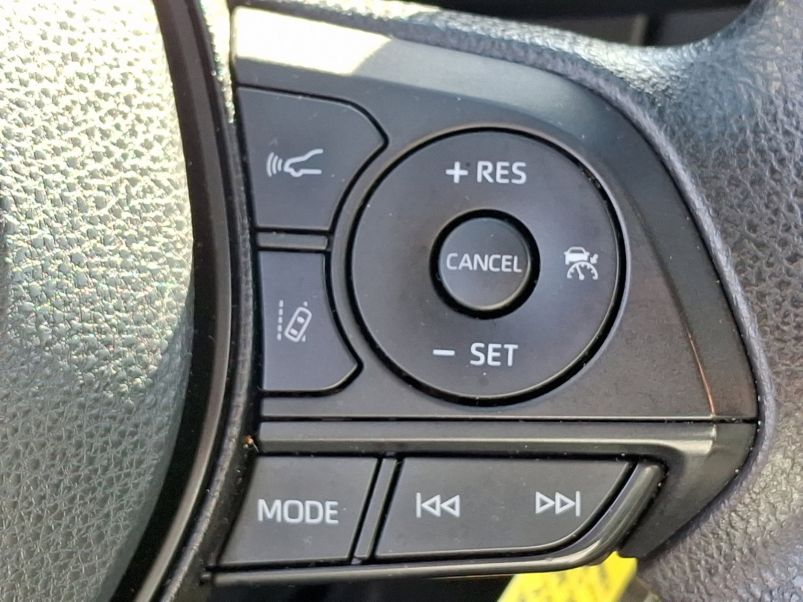 Used 2022 Toyota RAV4 LE image 21