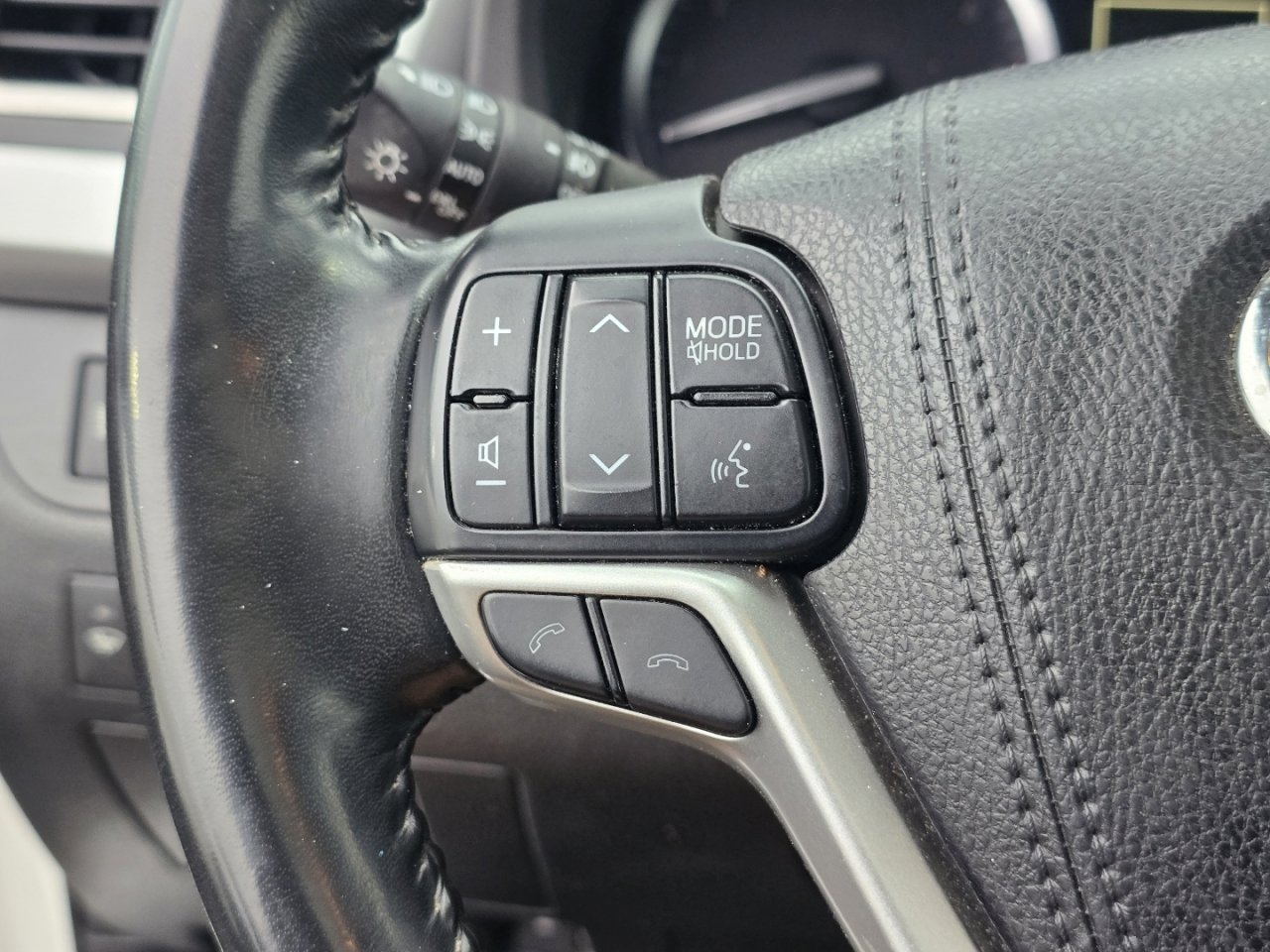 Used 2018 Toyota Highlander XLE image 22
