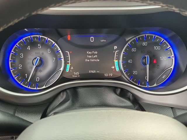 Used 2023 Chrysler Pacifica Touring-L FWD image 12
