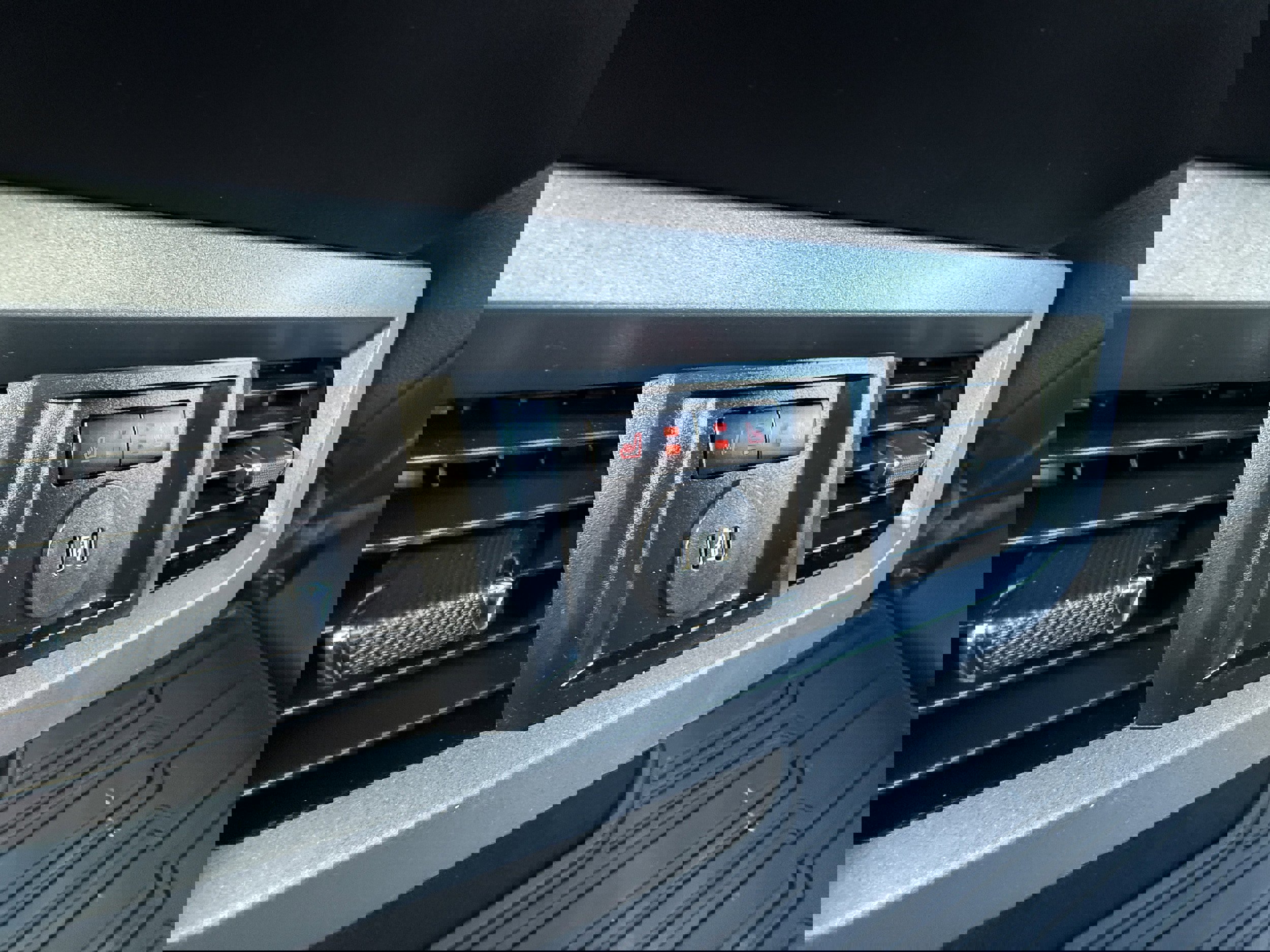 Used 2025 Ford F250 Lariat w/ Black Appearance Package image 26