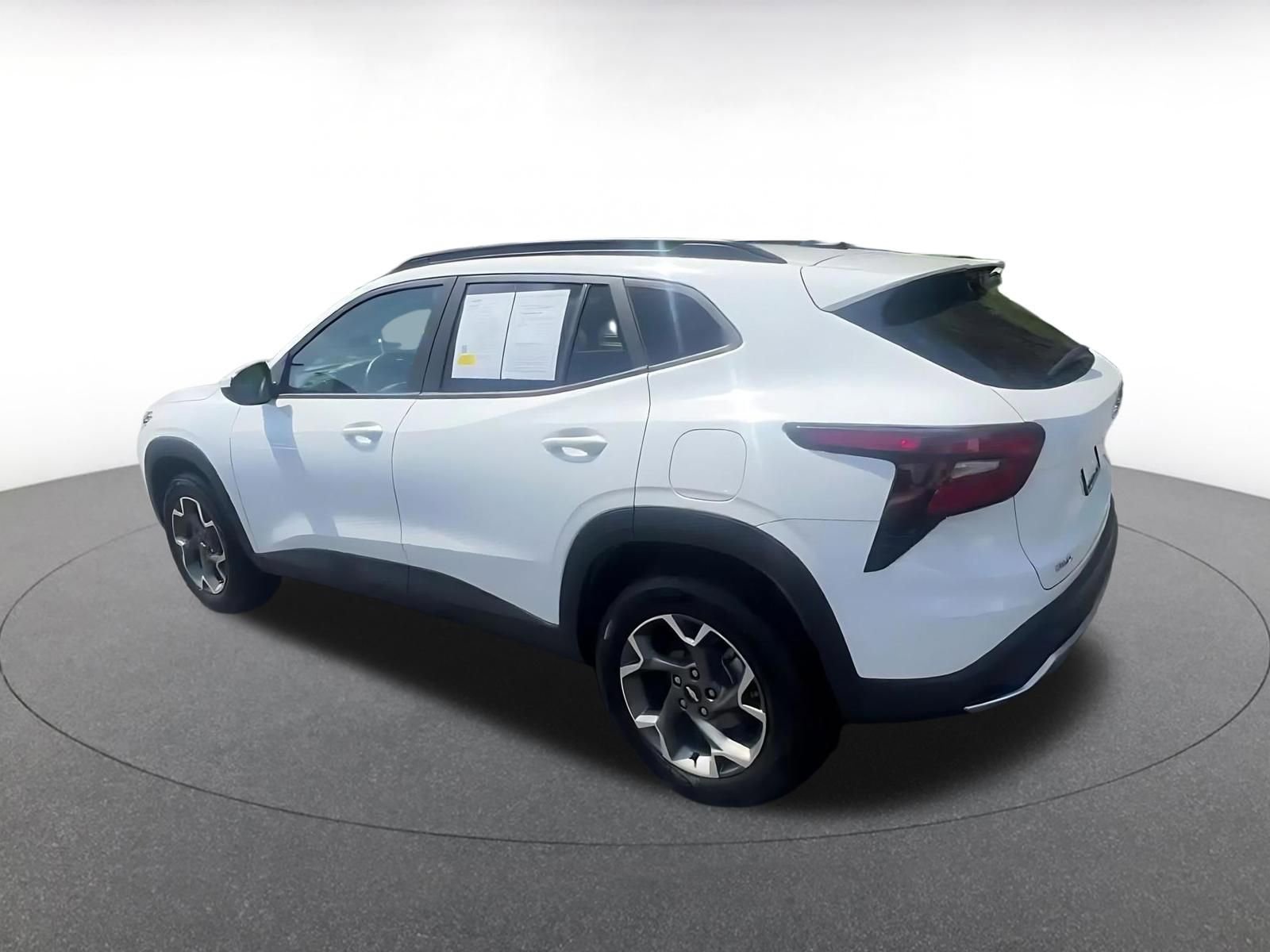 Used 2025 Chevrolet Trax LT w/ LT Convenience Package FWD image 10