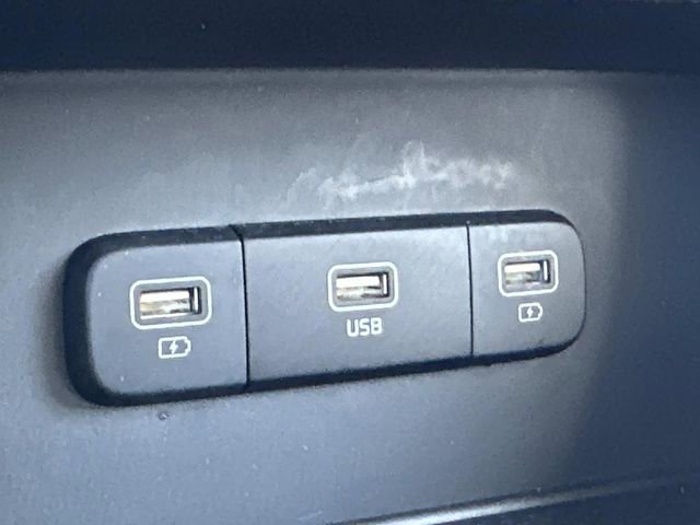 Used 2024 Kia Carnival LX image 27