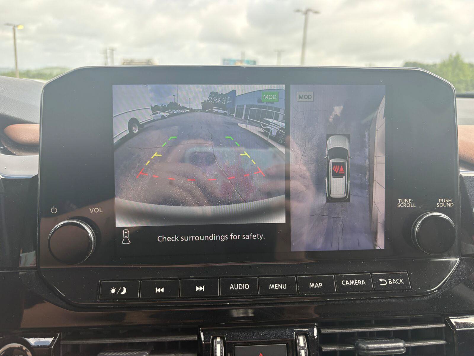 Used 2023 Nissan Pathfinder Platinum FWD image 28