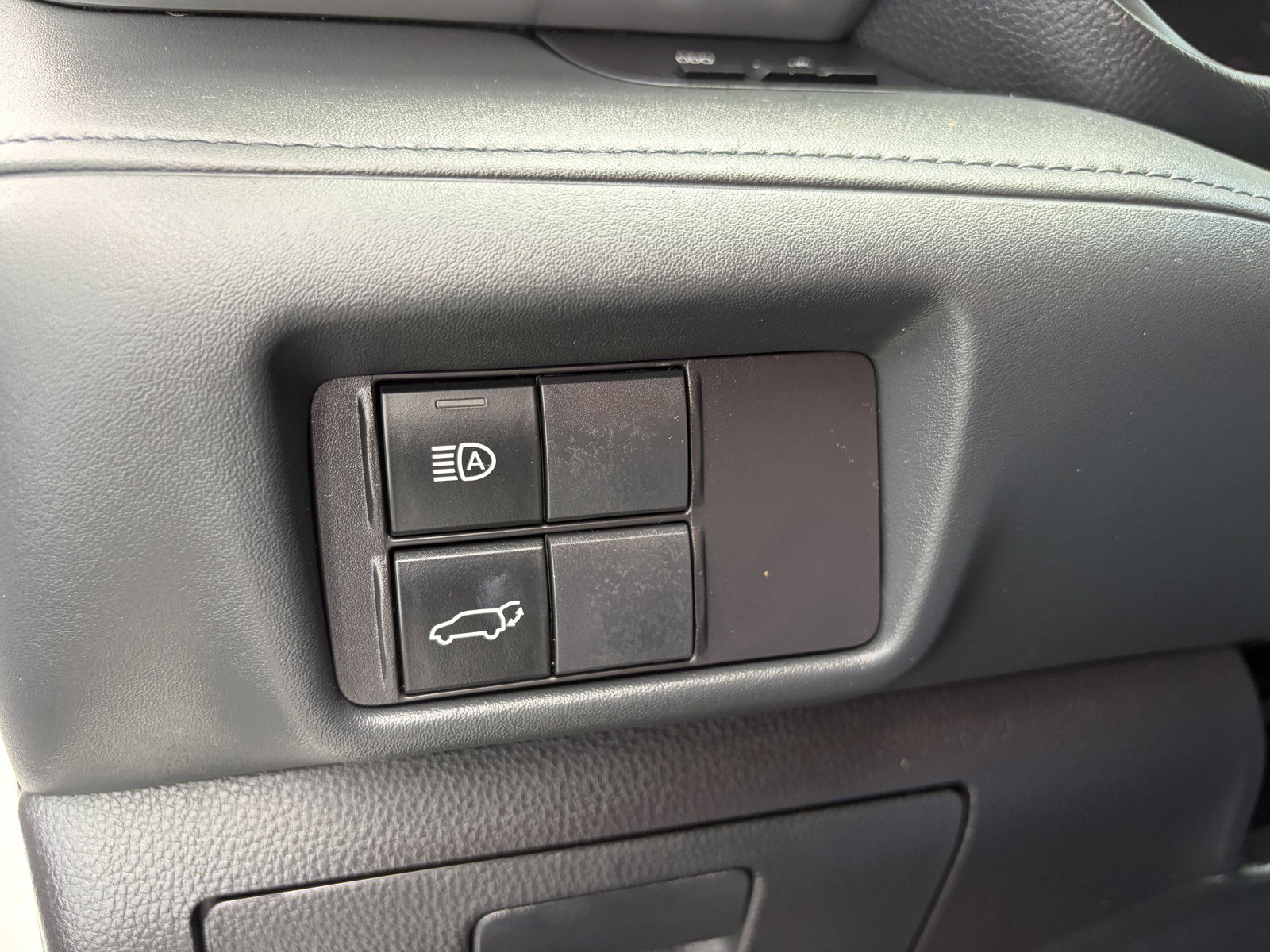 Used 2022 Toyota Highlander XLE AWD/4WD image 30