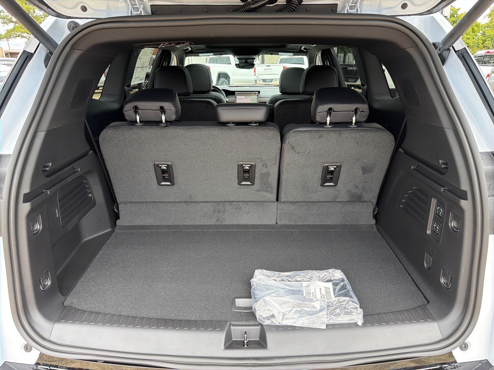 New 2027 GMC Acadia Denali FWD image 13