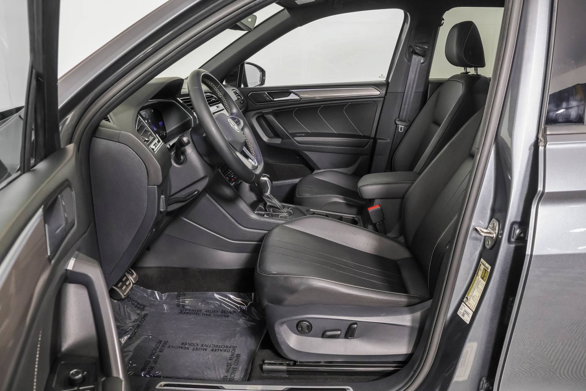 Used 2023 Volkswagen Tiguan SE R-Line FWD image 7