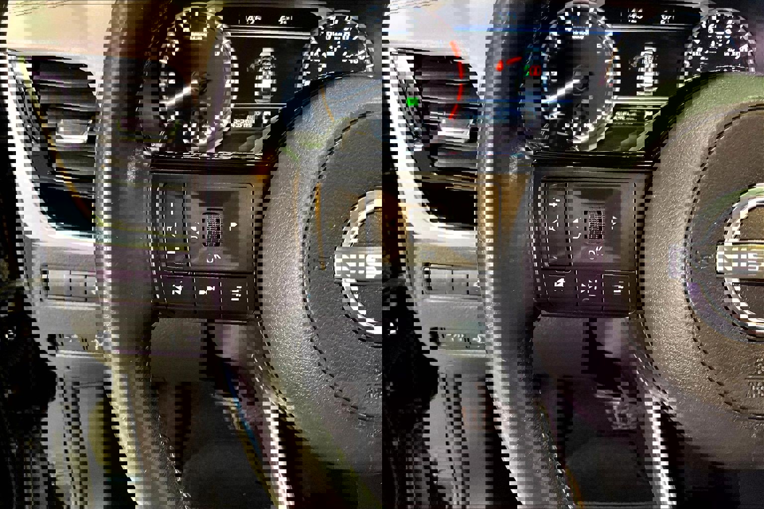 Used 2023 Nissan Rogue SL w/ SL Premium Package image 11