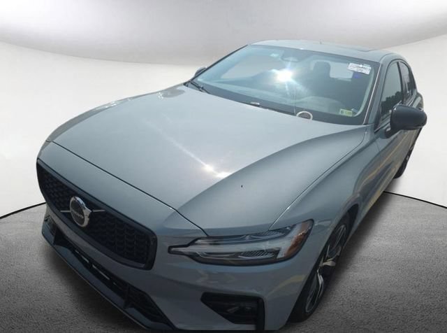 Used 2024 Volvo S60 B5 Core FWD image 2