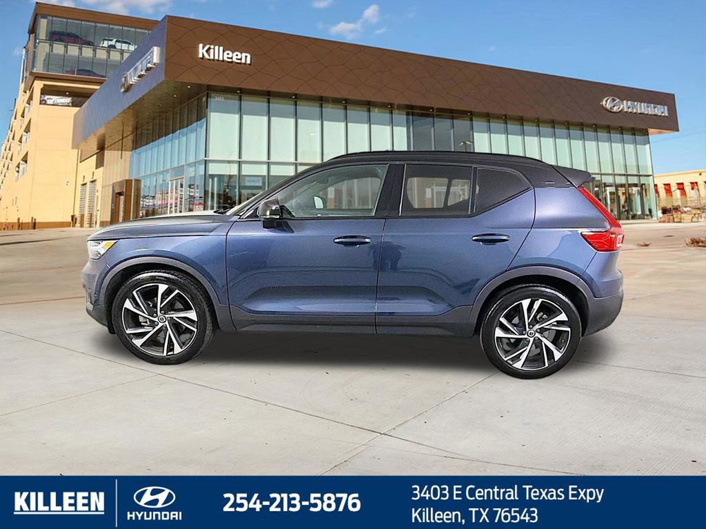 Used 2022 Volvo XC40 T5 R-Design w/ Advanced Package image 4