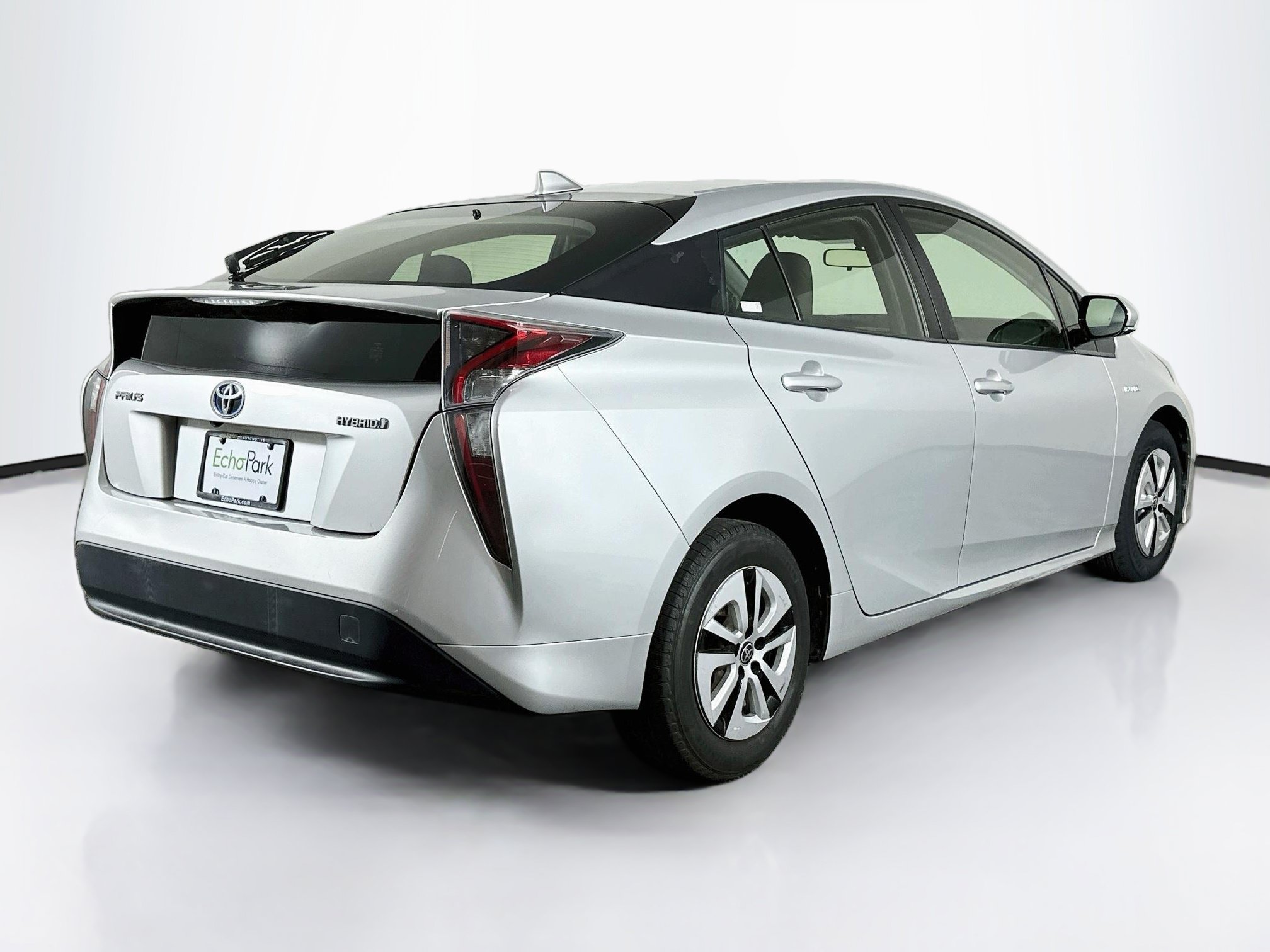 Used 2016 Toyota Prius Three w/ Preferred Accessory Package FWD image 9