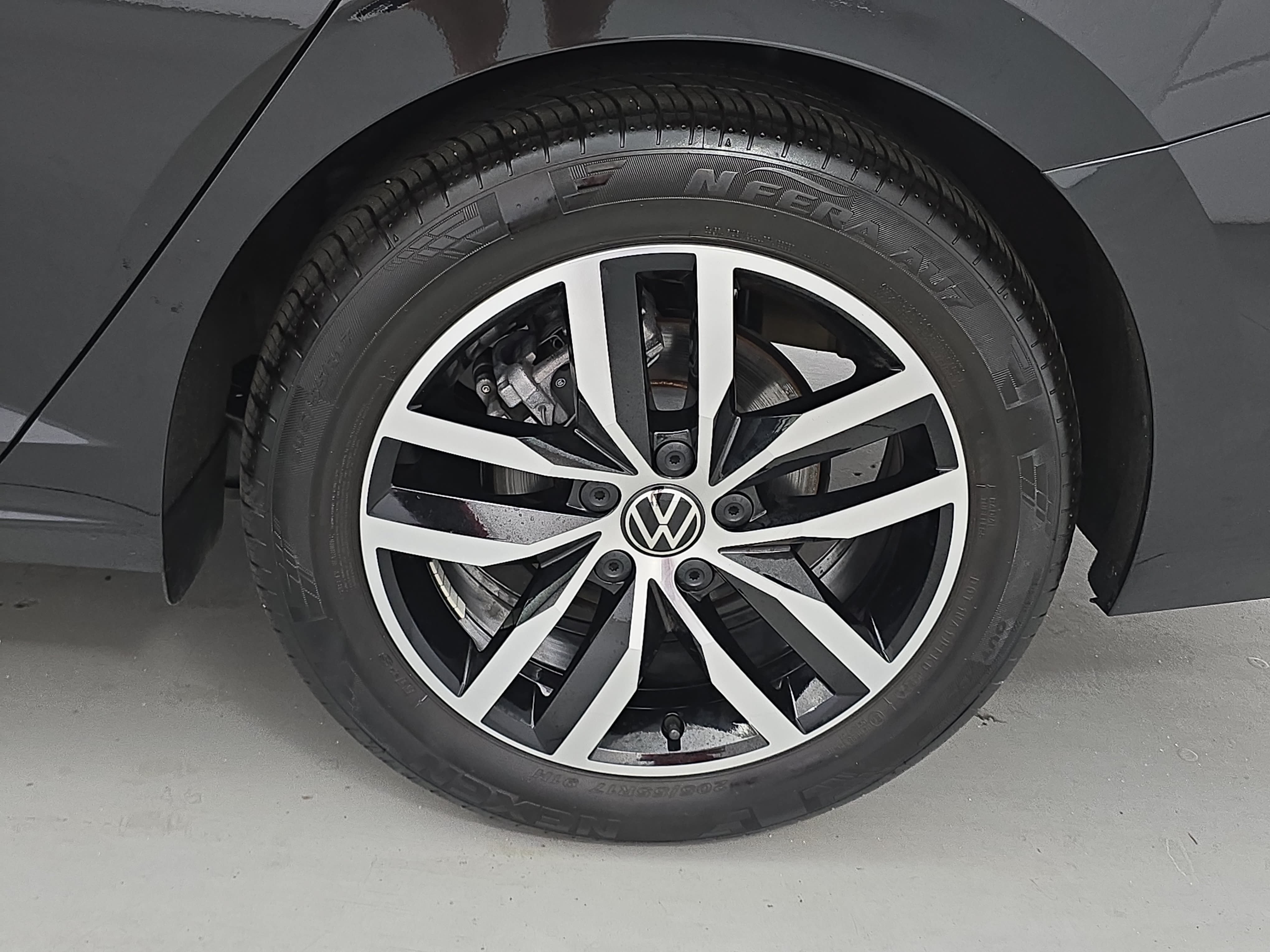 Certified 2025 Volkswagen Jetta SE w/ Sunroof Package FWD image 33