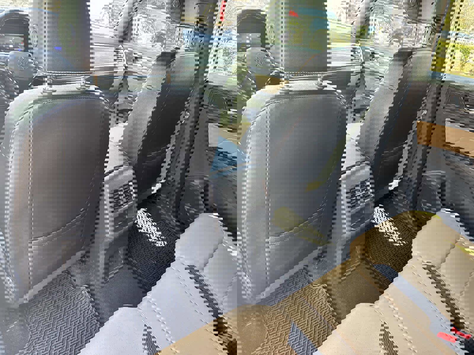 Used 2022 Volkswagen Atlas Cross Sport SE image 12