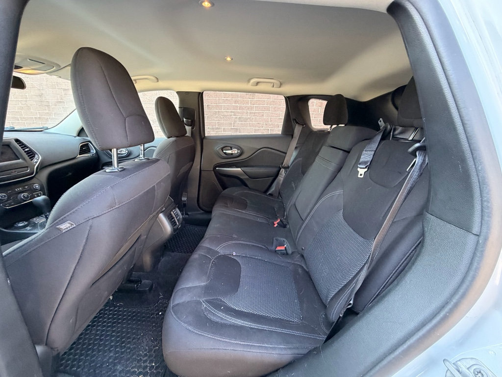 Used 2019 Jeep Cherokee Latitude w/ Cold Weather Group image 36