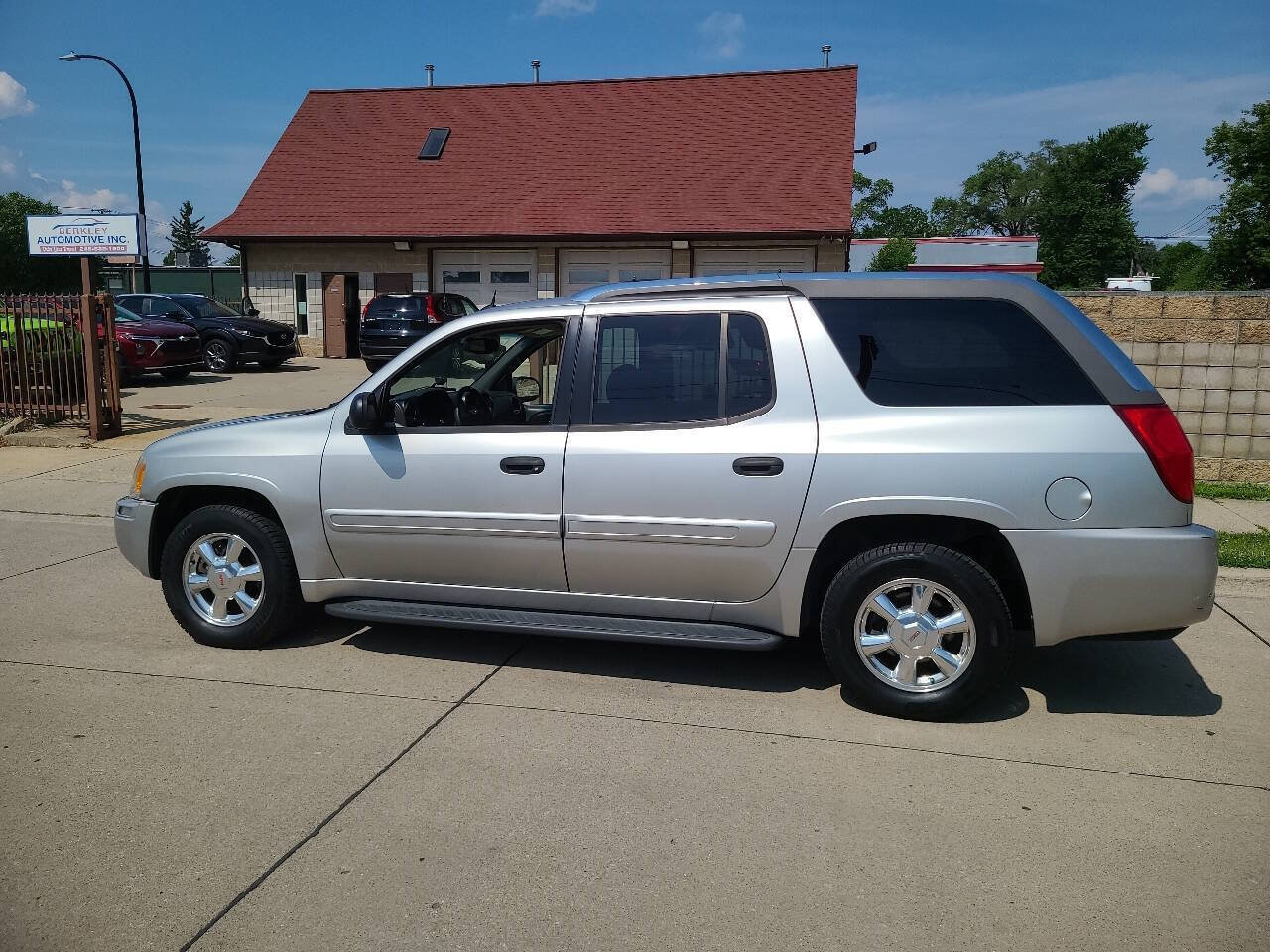 Used 2004 GMC Envoy XUV SLE w/ 1SB Preferred Equipment Group AWD/4WD image 3