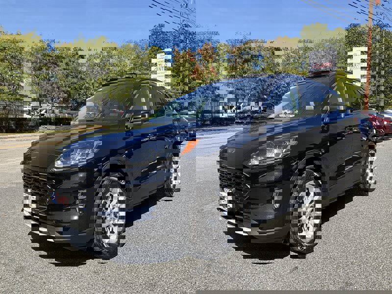 Used 2020 Ford Escape SE image 1