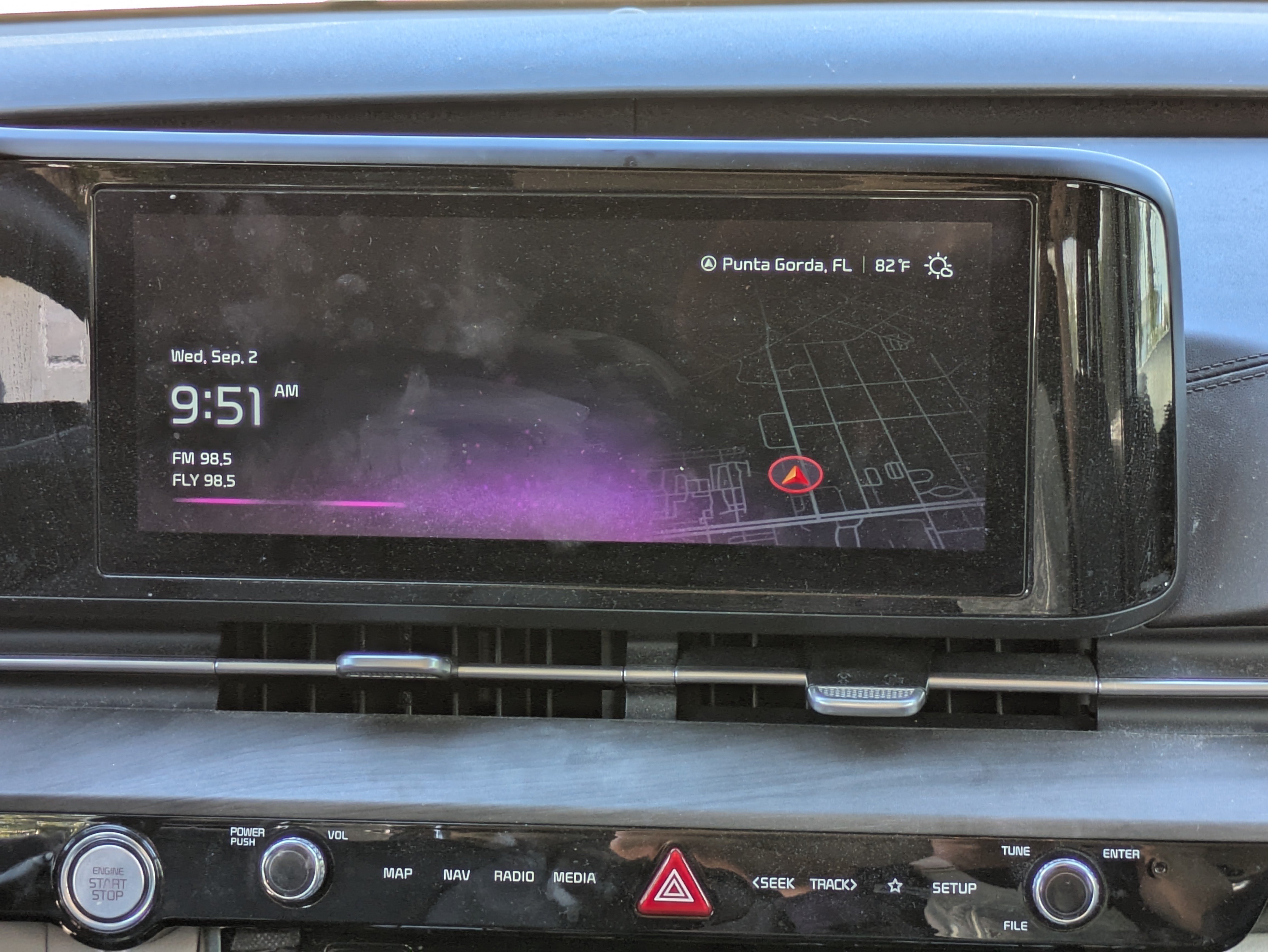 Used 2024 Kia Carnival EX FWD image 18