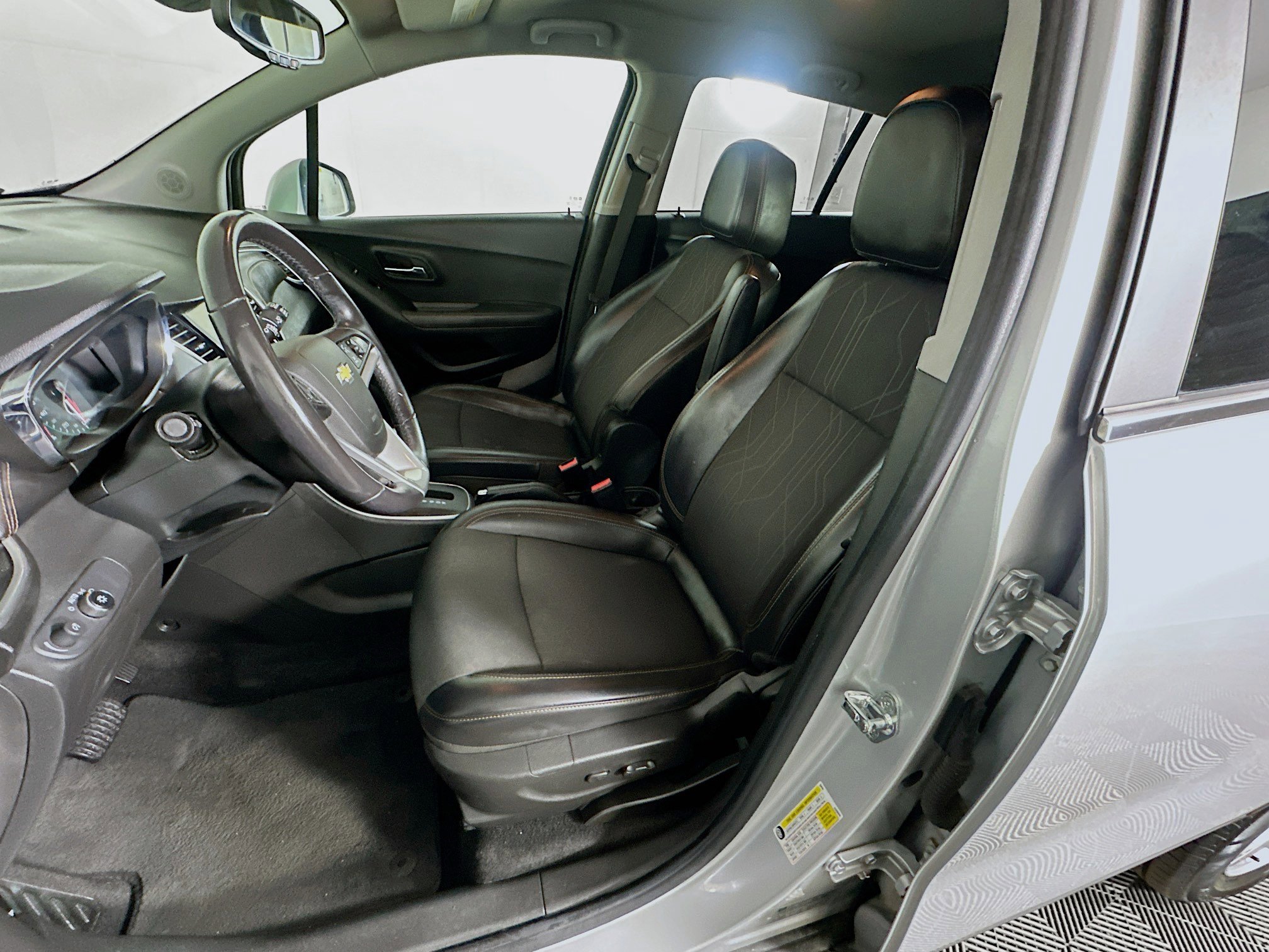 Used 2019 Chevrolet Trax LT w/ LT Convenience Package image 30