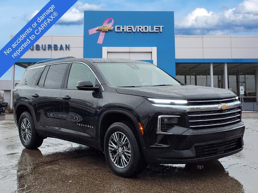 Used 2025 Chevrolet Traverse LT image 3