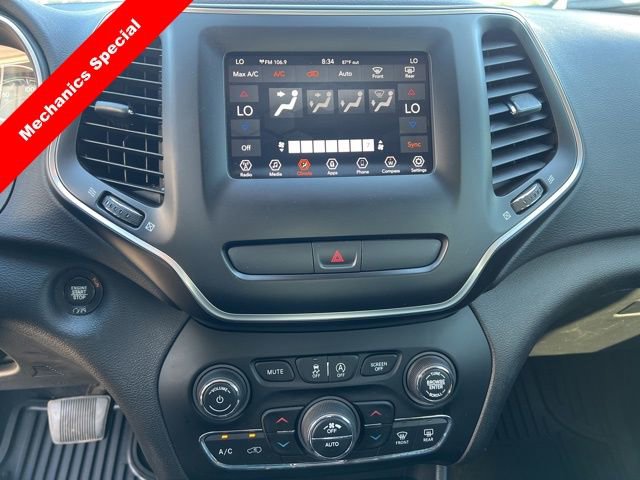 Used 2019 Jeep Cherokee Latitude Plus w/ Comfort/Convenience Group image 17