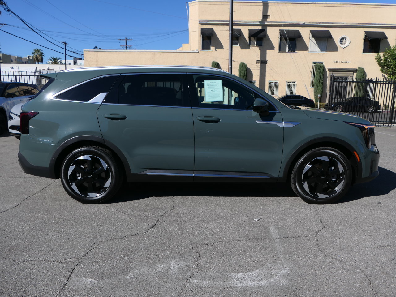 Certified 2025 Kia Sorento SX Prestige AWD/4WD image 2