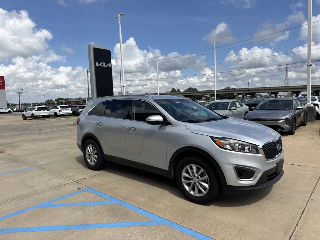 Used 2018 Kia Sorento FWD image 4