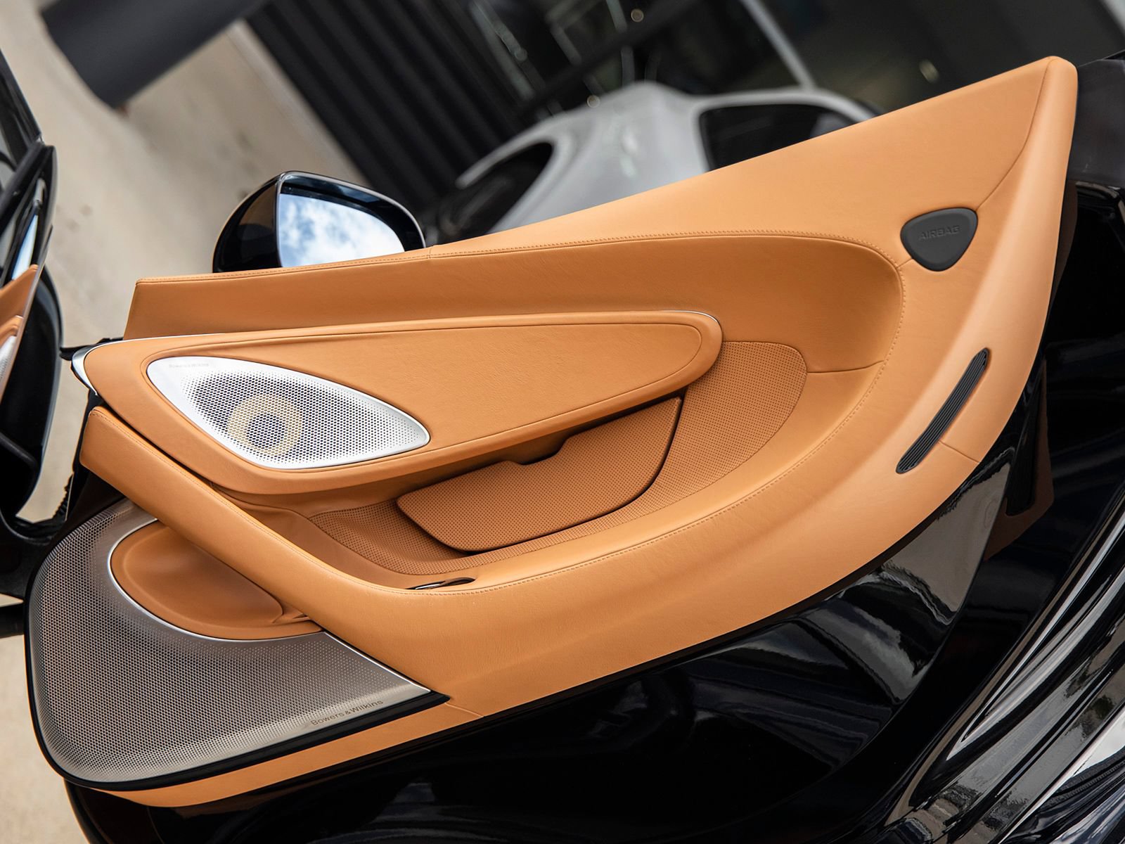 Used 2023 McLaren GT RWD image 38