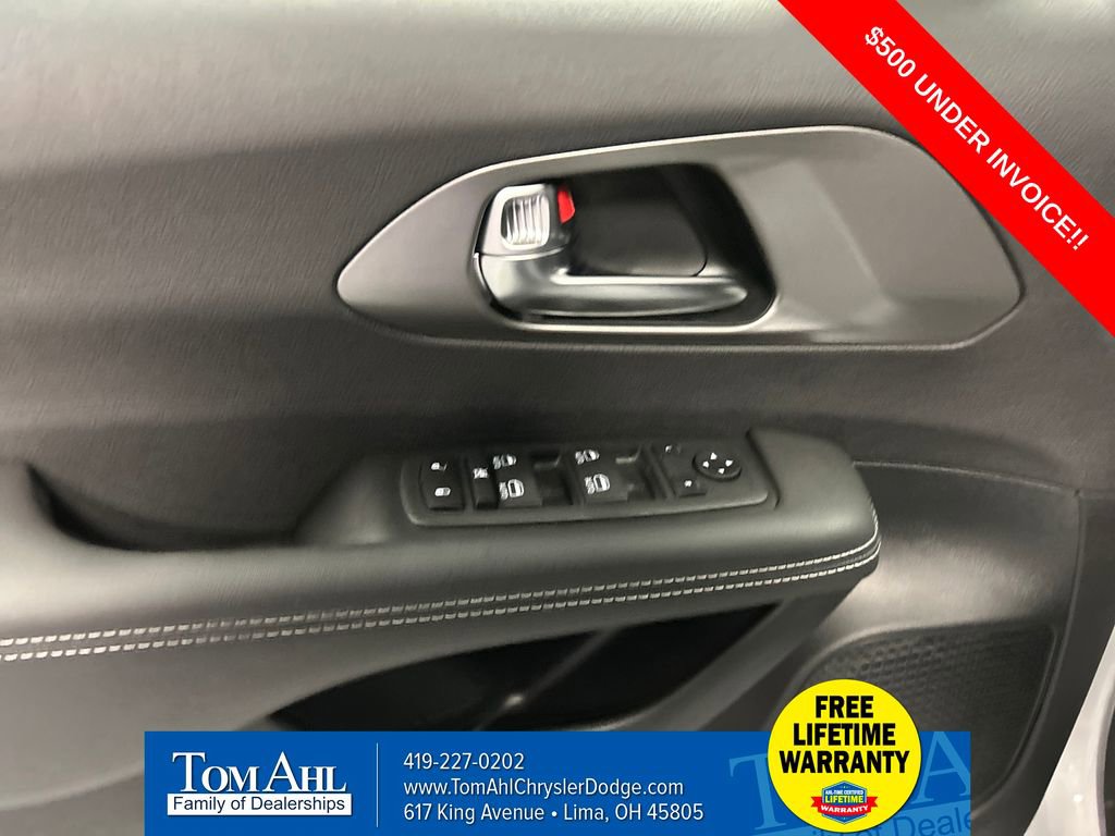 New 2026 Chrysler Voyager LX image 12