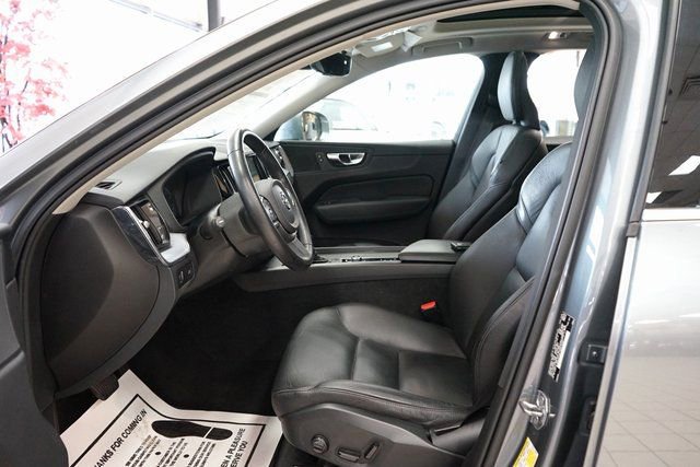 Used 2020 Volvo XC60 T5 Momentum image 27