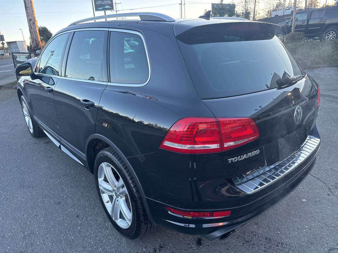 Used 2014 Volkswagen Touareg VR6 image 3