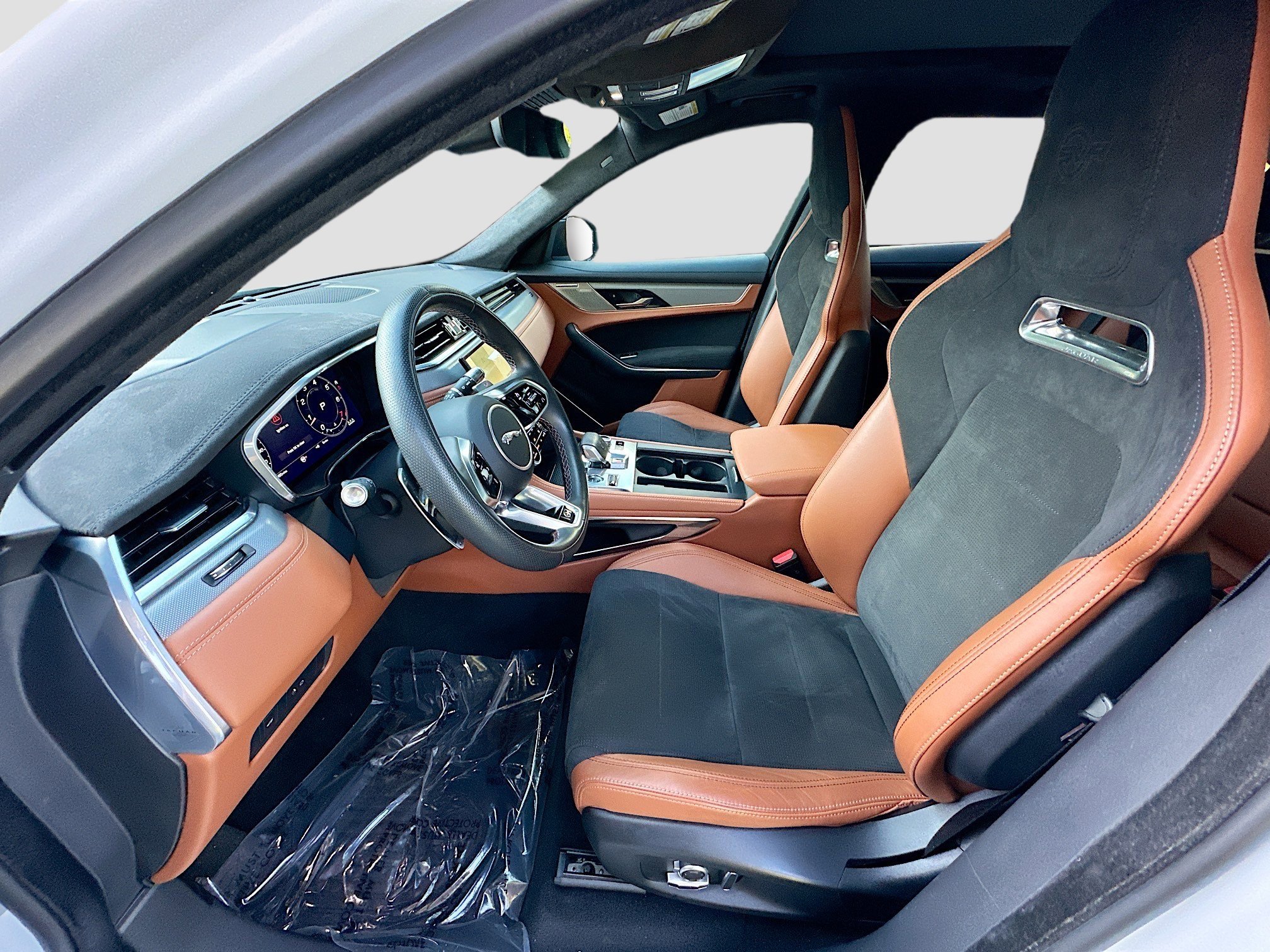 Used 2021 Jaguar F-PACE SVR image 21