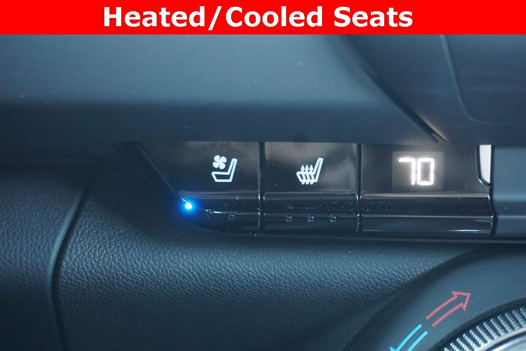 Used 2022 Chevrolet Camaro LT w/ Technology Package image 8