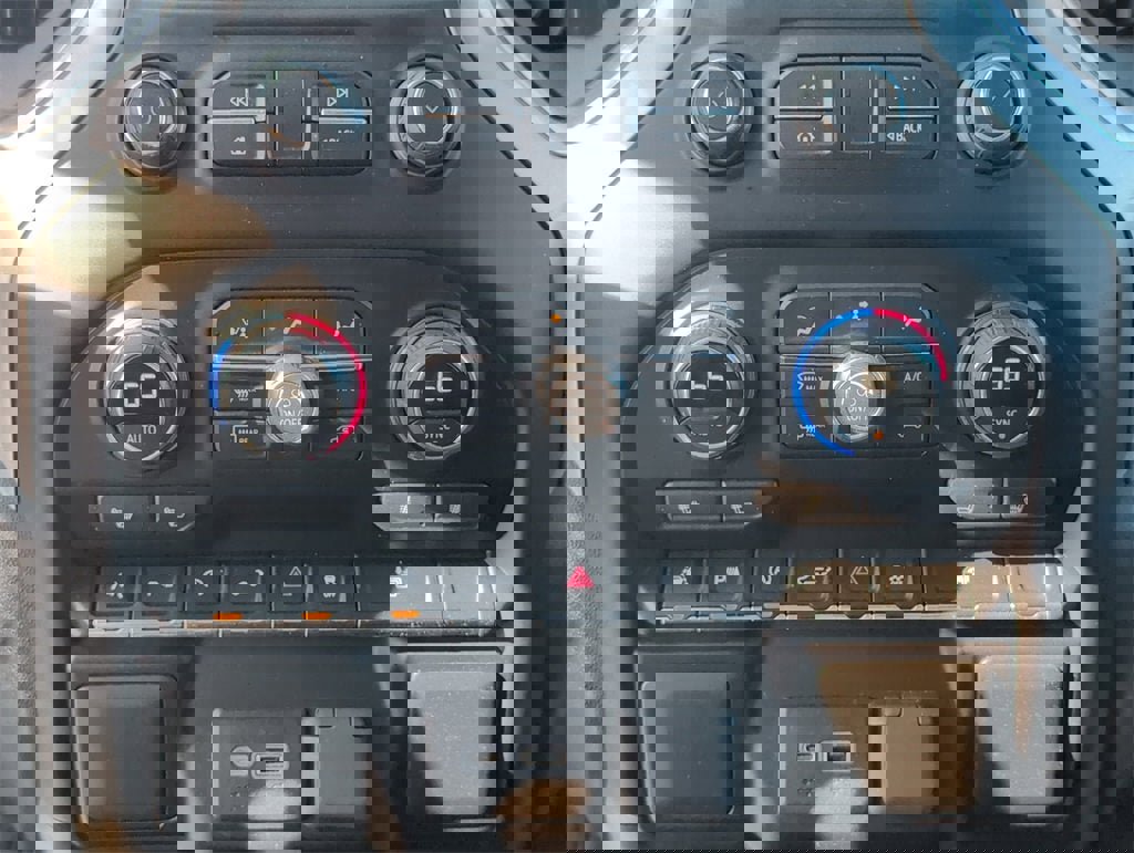 Used 2020 Chevrolet Silverado 1500 LT w/ Convenience Package image 16