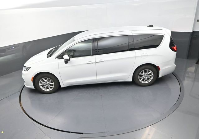 Used 2023 Chrysler Pacifica Touring-L image 20