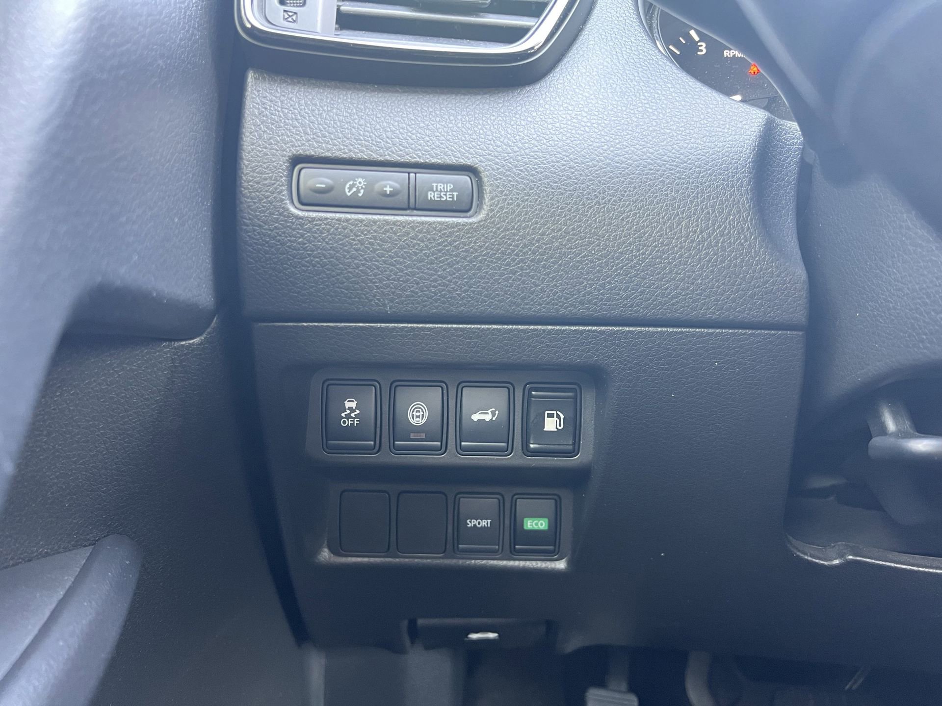 Used 2019 Nissan Rogue SV FWD image 13