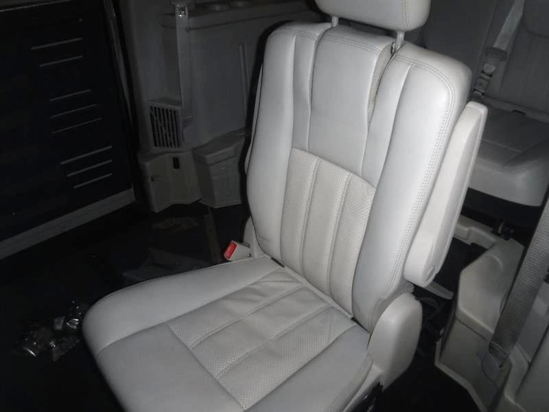 Used 2011 Chrysler Town & Country Touring-L w/ Trailer Tow Group FWD image 29