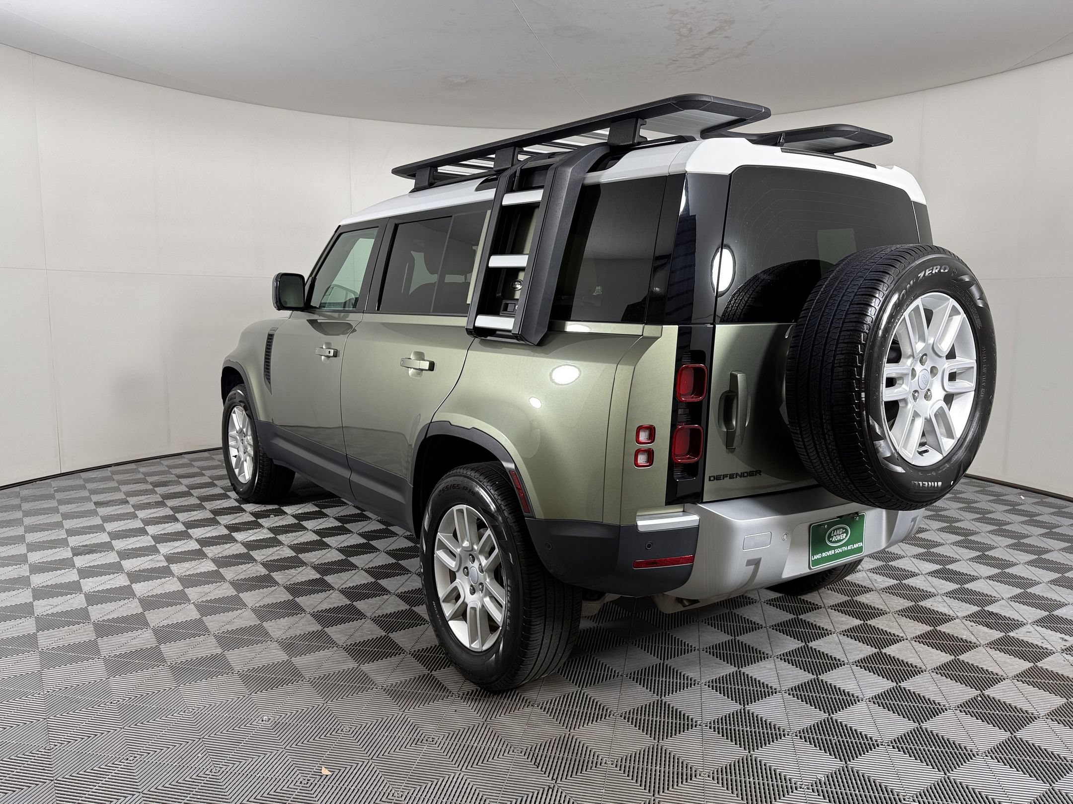 Used 2022 Land Rover Defender 110 S AWD/4WD image 3