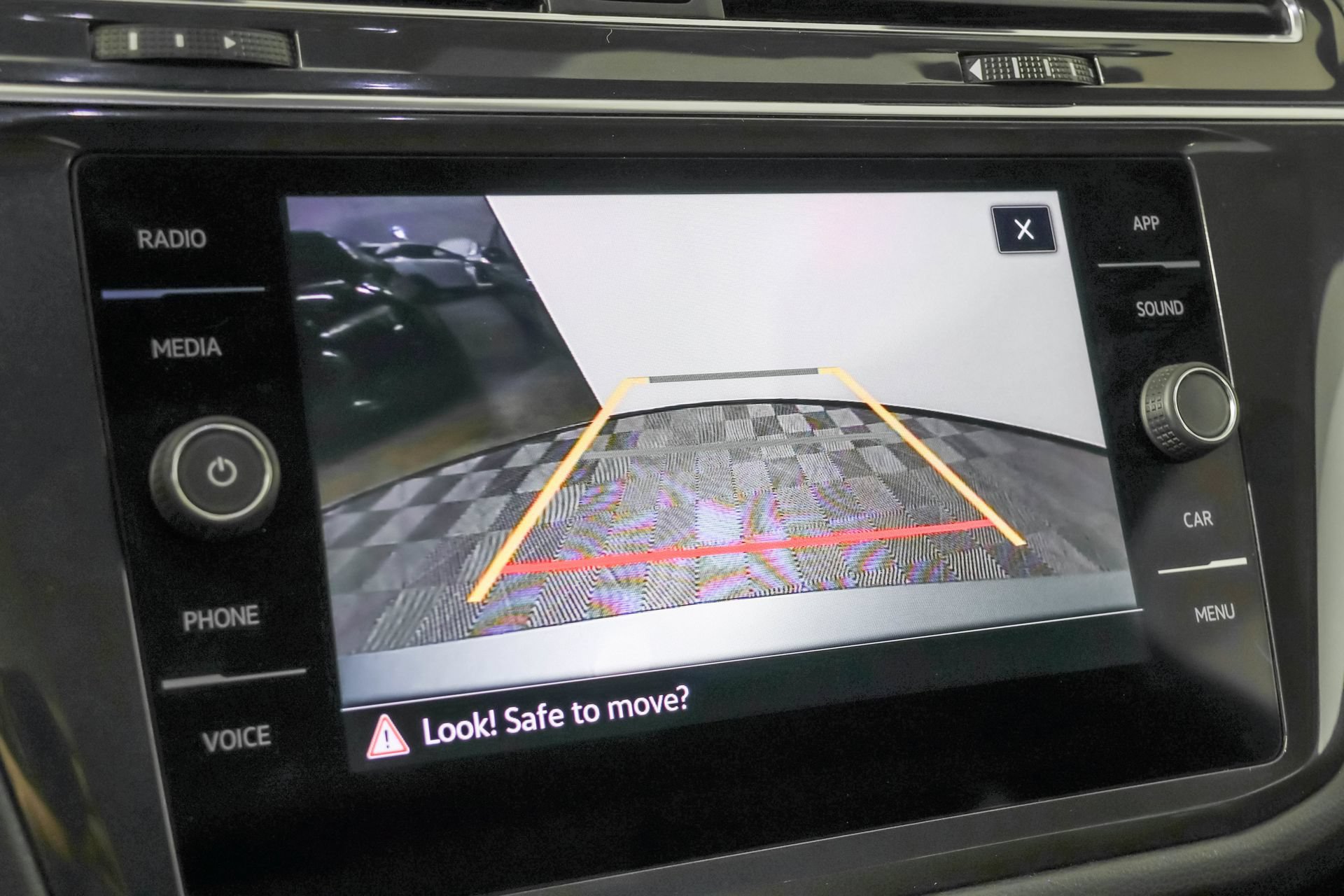 Used 2023 Volkswagen Tiguan SE R-Line FWD image 8