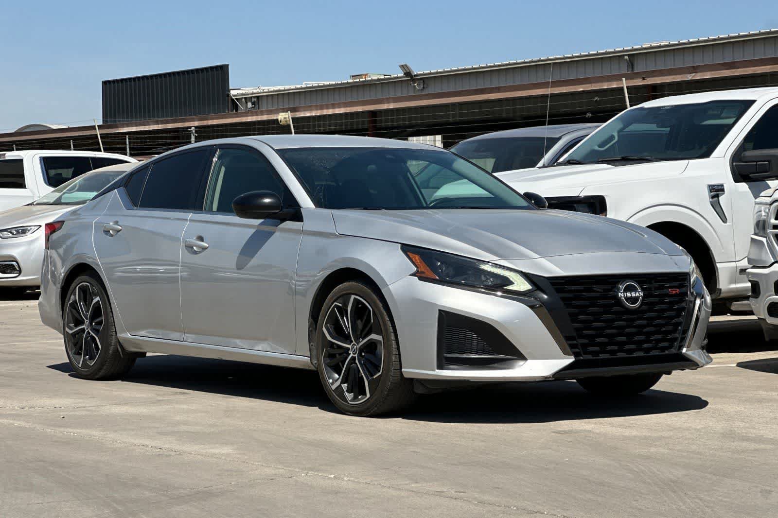 Used 2023 Nissan Altima 2.5 SR FWD image 10