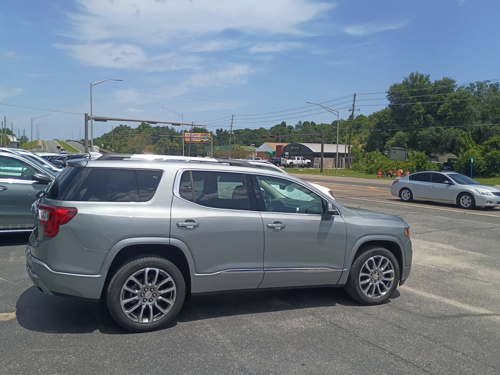 Used 2023 GMC Acadia Denali w/ Denali Ultimate Package FWD image 5
