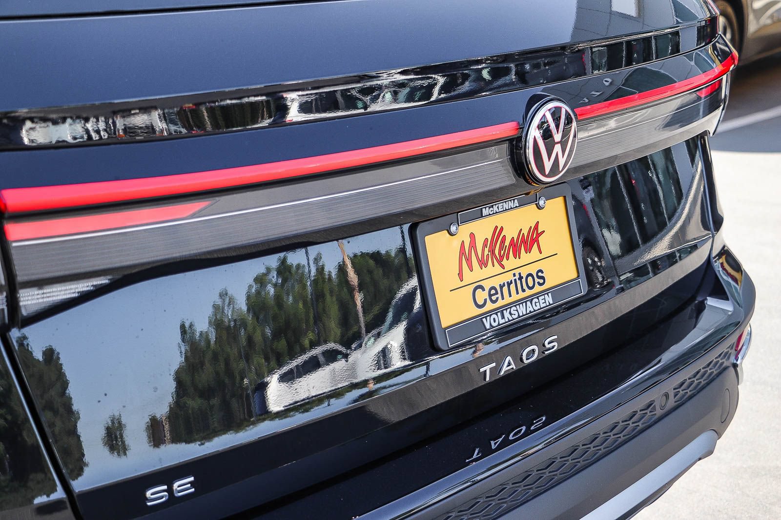 New 2026 Volkswagen Taos SE FWD image 9