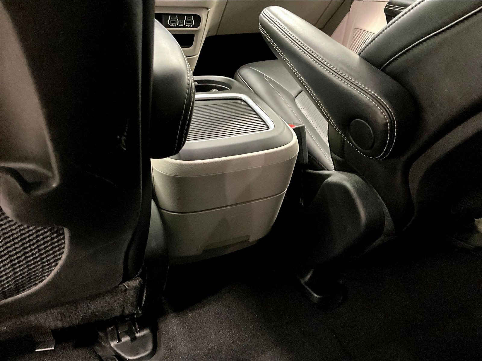 Used 2024 Chrysler Pacifica Limited FWD image 10
