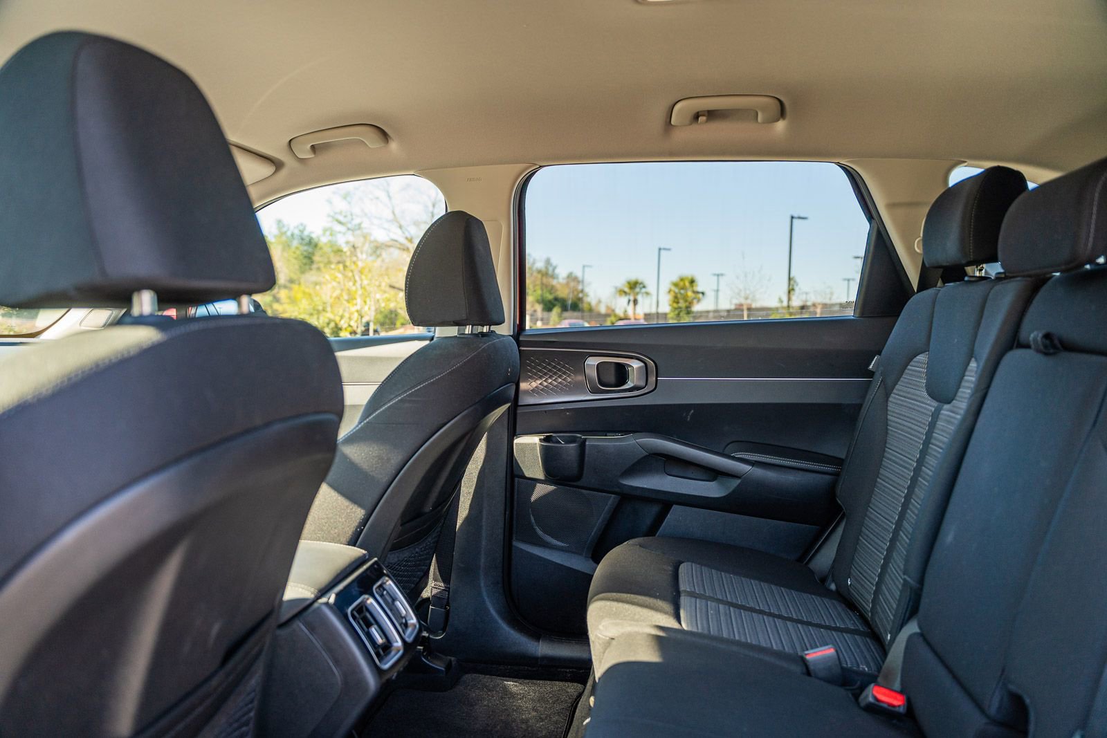 Used 2025 Kia Sorento LX image 17