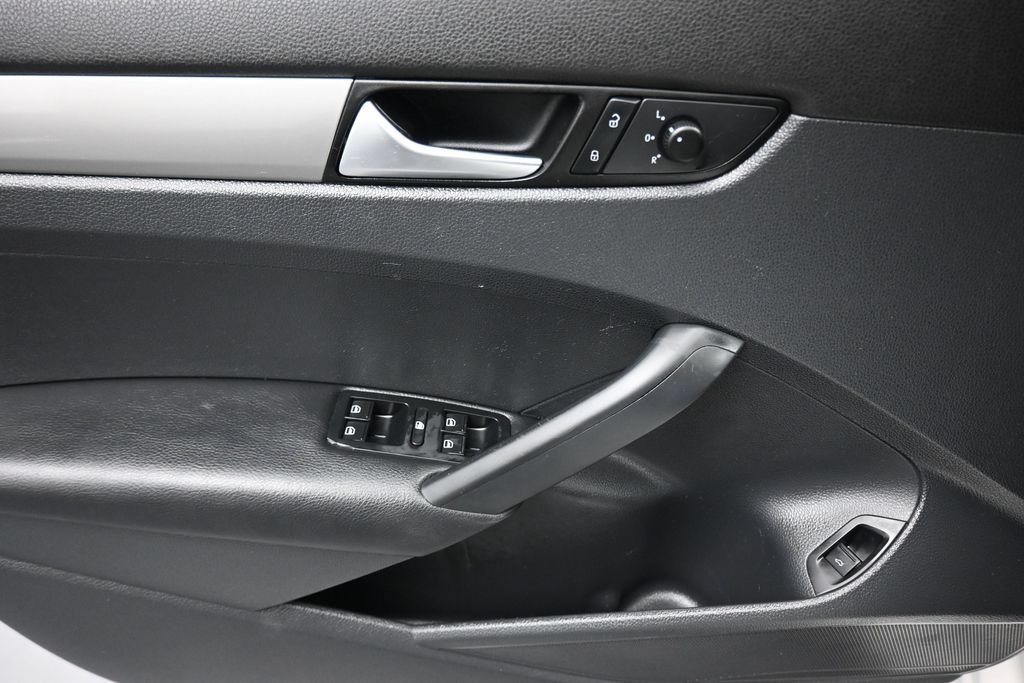 Used 2012 Volkswagen Passat 2.5 S FWD image 10
