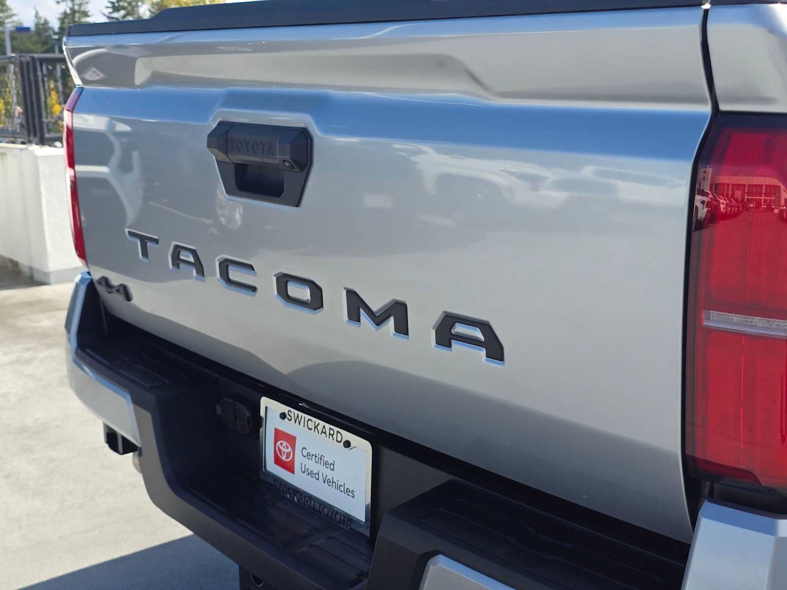 Certified 2025 Toyota Tacoma SR5 AWD/4WD image 13